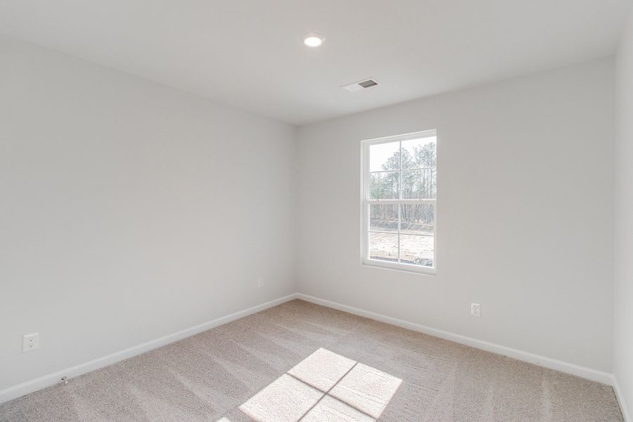 Spacious, unfurnished interior of a new home in Bluefield, Lexington (Image 26).
