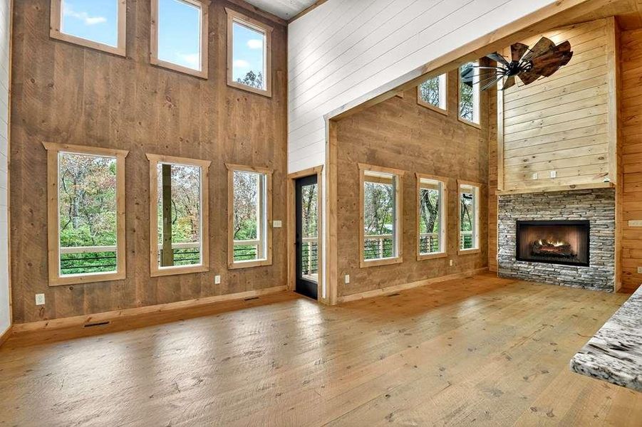 Spacious, unfurnished interior of a new home in , Blue Ridge (Image 13).