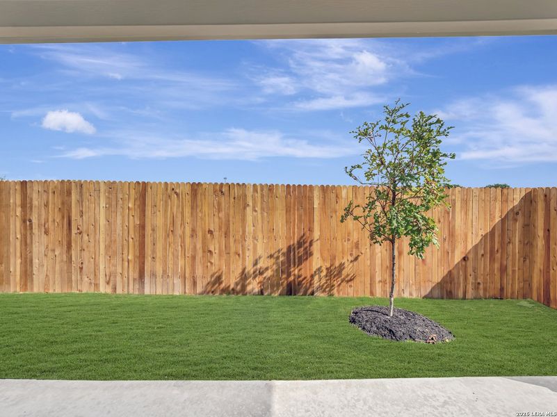 Exterior details and patio area of a home in Fairway Crossing, San Antonio (Image 3).