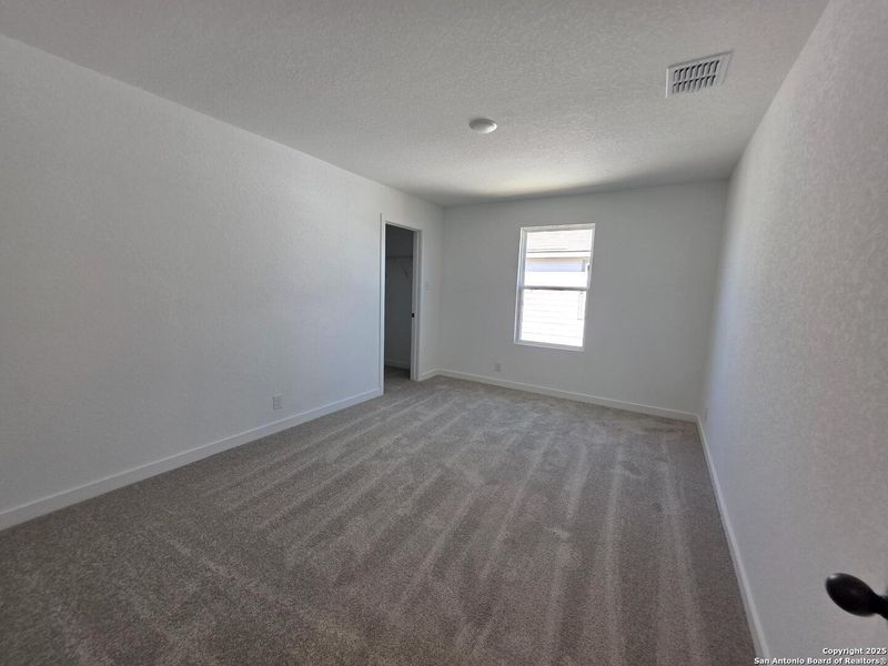 Spacious, unfurnished interior of a new home in , Schertz (Image 22).