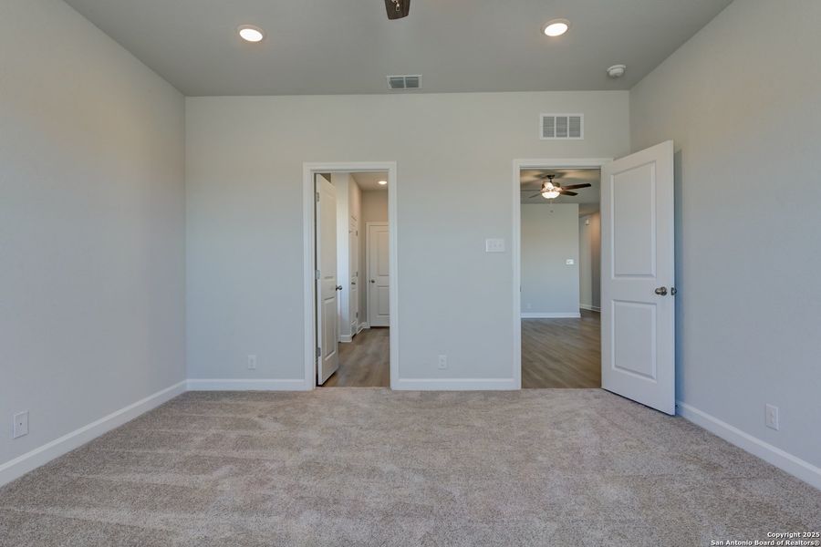 Spacious, unfurnished interior of a new home in Enclave at Hennersby Hollow 50's, San Antonio (Image 19). Spacious, unfurnished interior of a new home in Enclave at Hennersby Hollow 50's, San Antonio (Image 19).