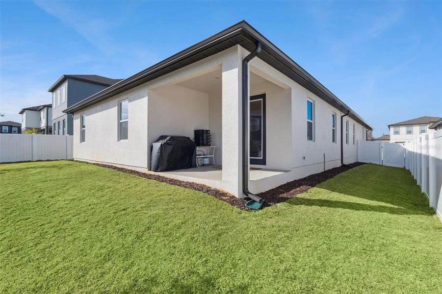 Exterior details and patio area of a home in , Minneola (Image 30).
