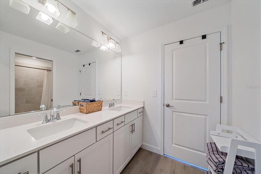 Furnished interior view inside a new home in , Bradenton (Image 40).