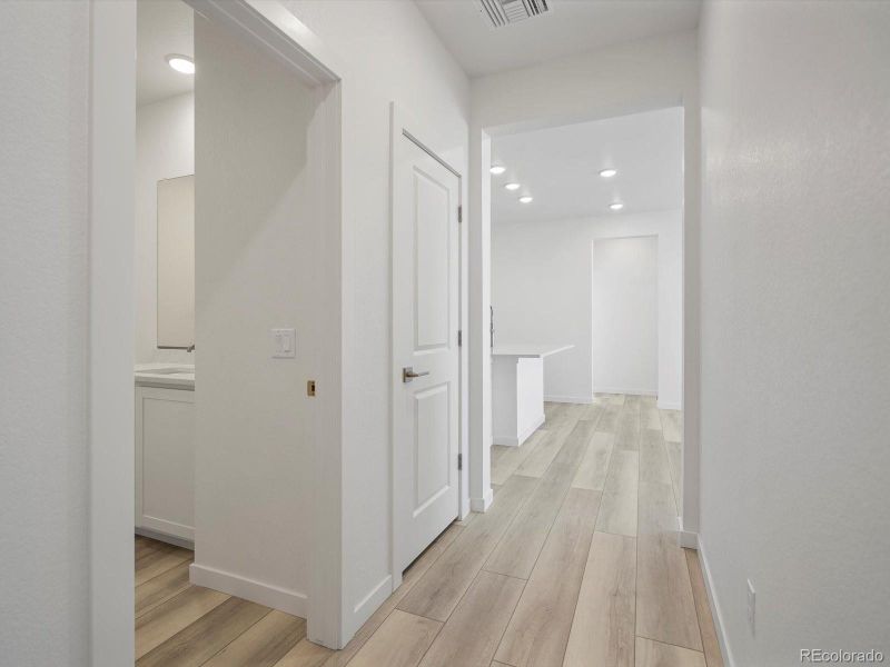 Spacious, unfurnished interior of a new home in Gateway Commons, Denver (Image 30).