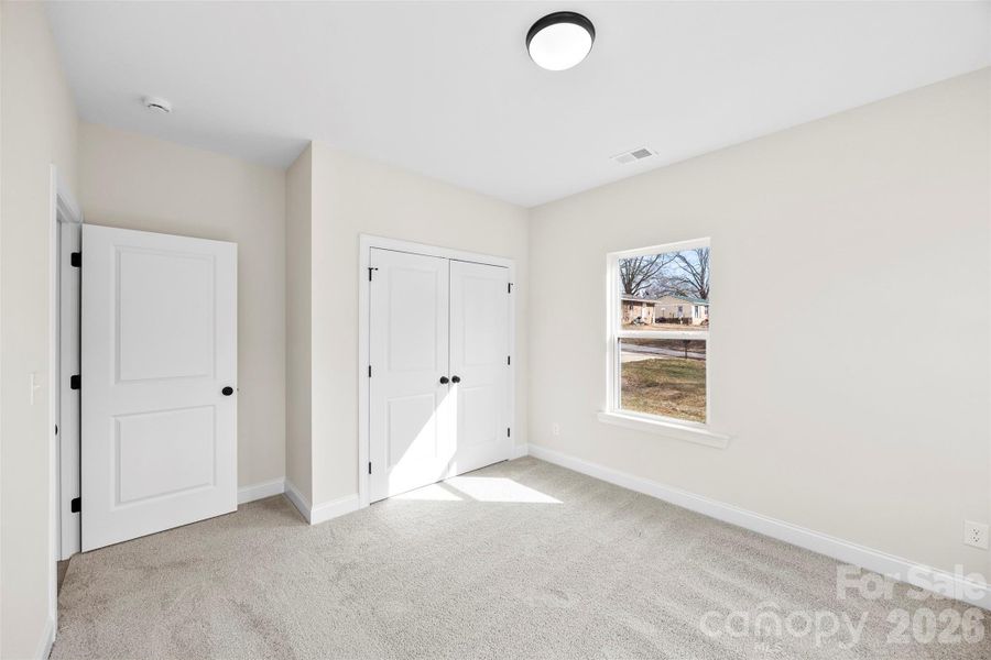 Spacious, unfurnished interior of a new home in , Kings Mountain (Image 19).