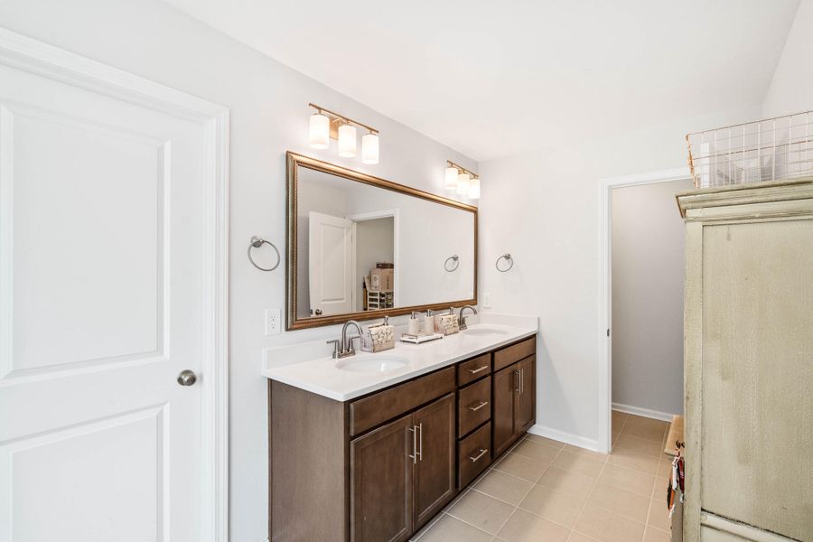 Furnished interior view inside a new home in , Beaufort (Image 41).