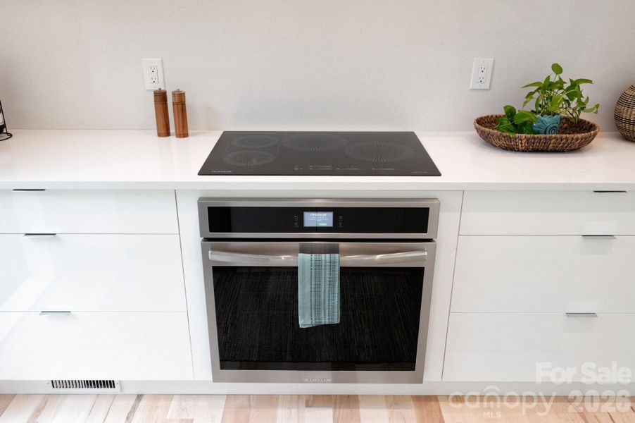 Electric Induction Cooktop with Oven