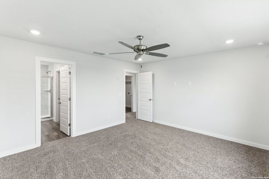 Spacious, unfurnished interior of a new home in Weltner Farms 50’s, New Braunfels (Image 30).
