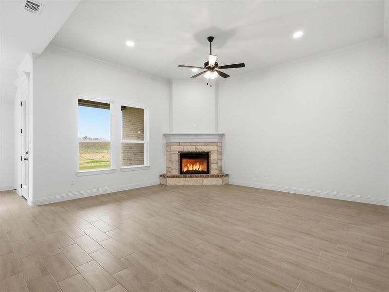 Spacious, unfurnished interior of a new home in , Tolar (Image 32).