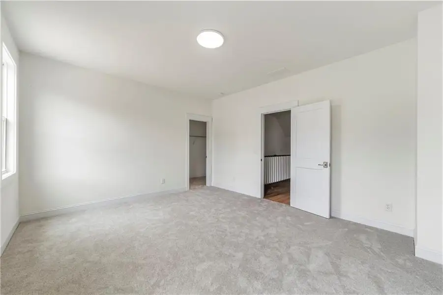 Spacious, unfurnished interior of a new home in , Gainesville (Image 44).