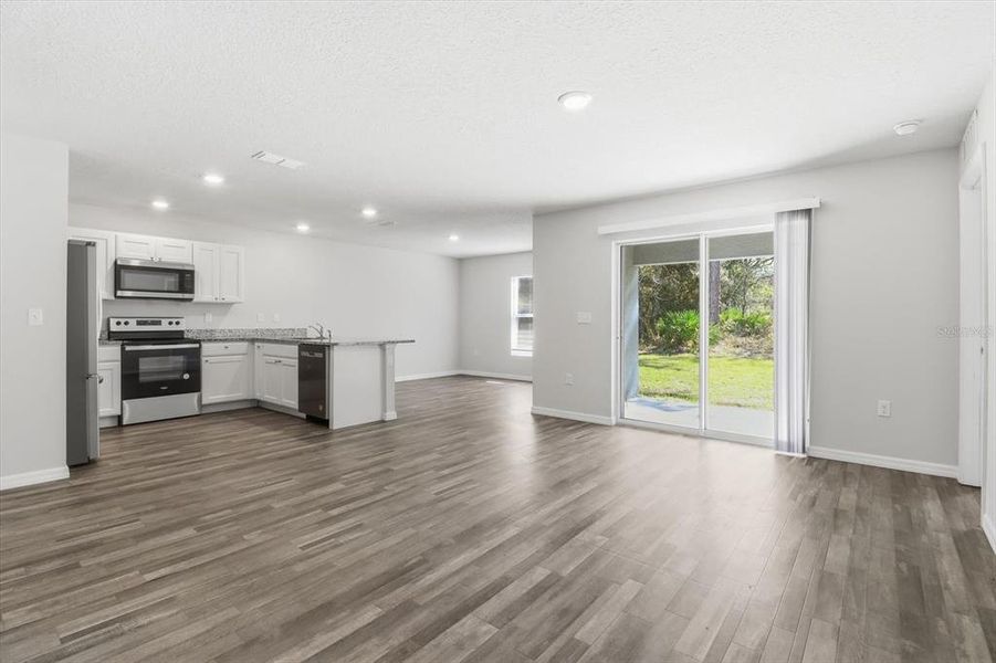 Spacious, unfurnished interior of a new home in , Dunnellon (Image 26).