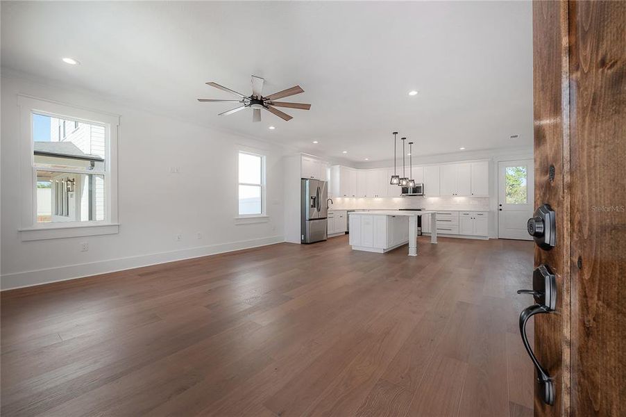 Spacious, unfurnished interior of a new home in , Tampa (Image 25).