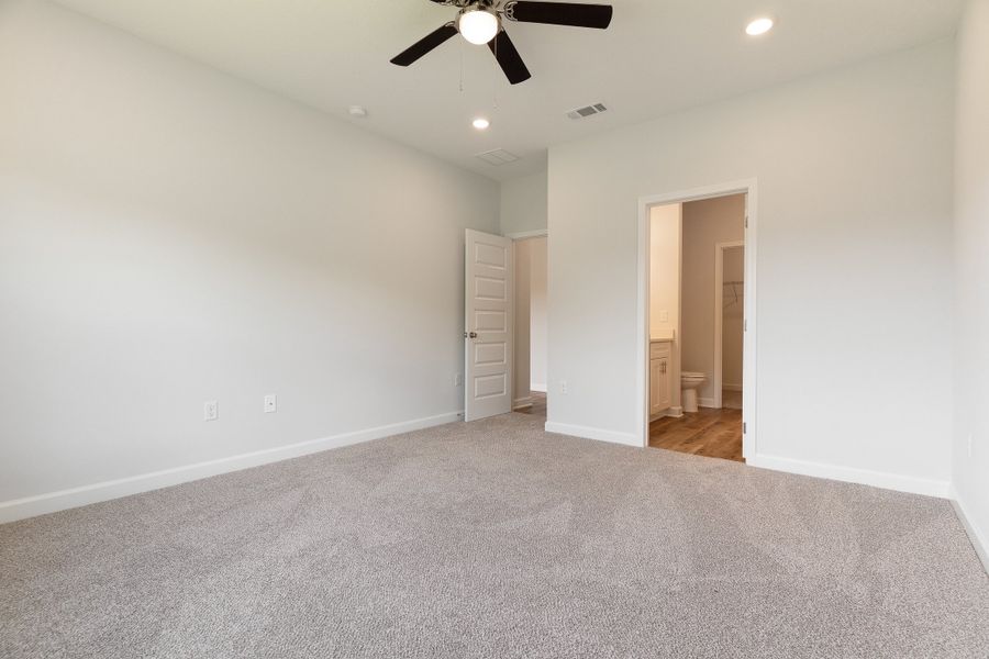 Spacious, unfurnished interior of a new home in Blossom Grove, Crestview (Image 18).