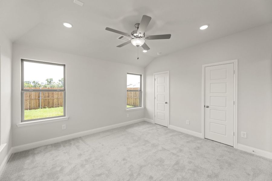 Spacious, unfurnished interior of a new home in Keeneland, Aubrey (Image 24).