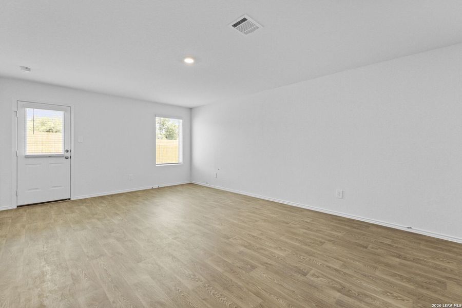 Spacious, unfurnished interior of a new home in Hickory Ridge, Elmendorf (Image 29). Spacious, unfurnished interior of a new home in Hickory Ridge, Elmendorf (Image 29).