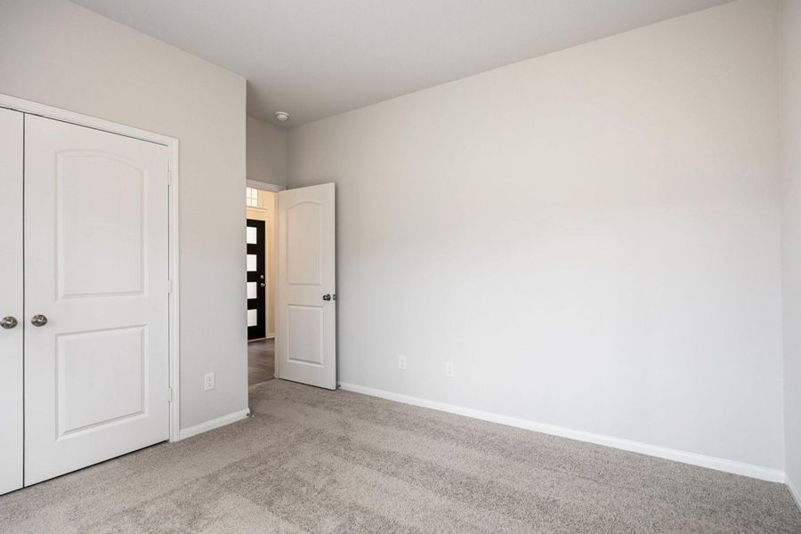 Spacious, unfurnished interior of a new home in , Bay City (Image 19).