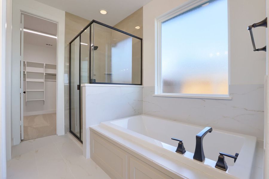 4324 Double Diamond - Primary Bathroom