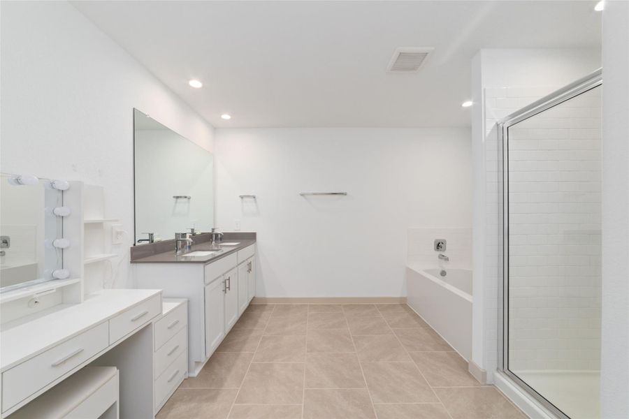 Furnished interior view inside a new home in Parks Edge, Missouri City (Image 28).