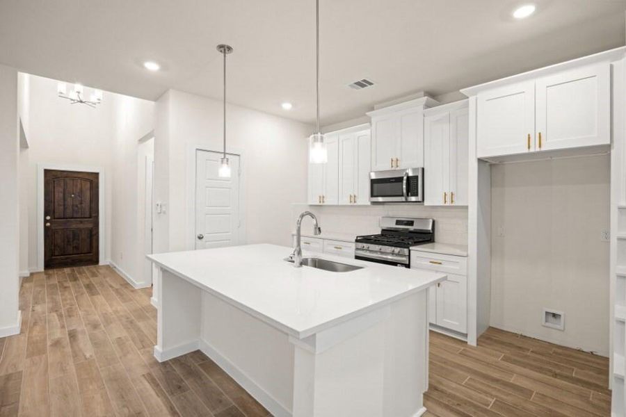 Furnished interior view inside a new home in Creekhaven, Iowa Colony (Image 7).