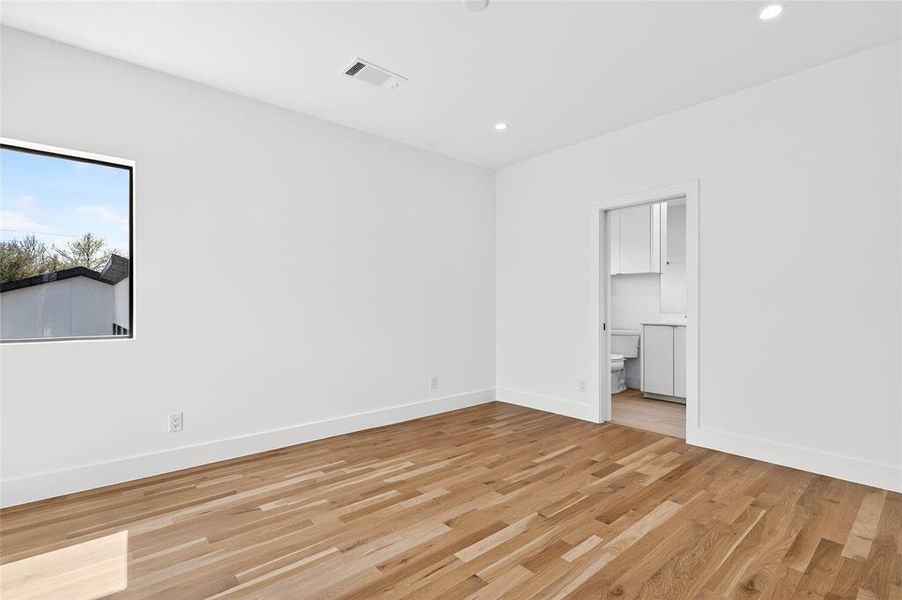 Spacious, unfurnished interior of a new home in , Dallas (Image 24).