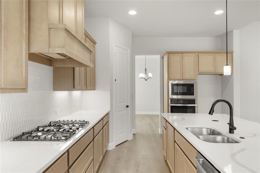 12. 2215 Clairmount - Kitchen (3) 12. 2215 Clairmount - Kitchen (3)