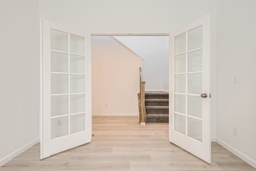 Spacious, unfurnished interior of a new home in The Aurora Highlands, Aurora (Image 20).