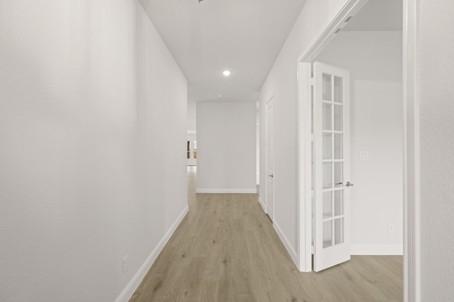 Spacious, unfurnished interior of a new home in Sheppard's Place, Waxahachie (Image 15).
