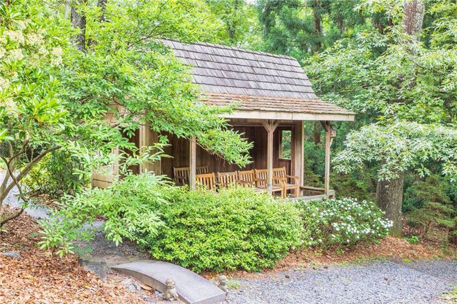 Image 37 of a home in Livingstone Park.
