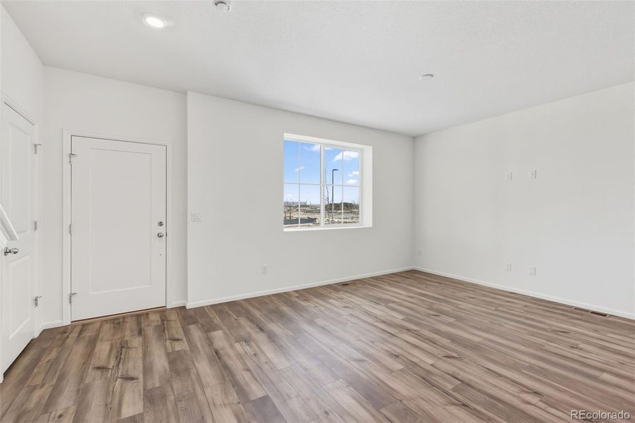 Spacious, unfurnished interior of a new home in Windler, Aurora (Image 9).