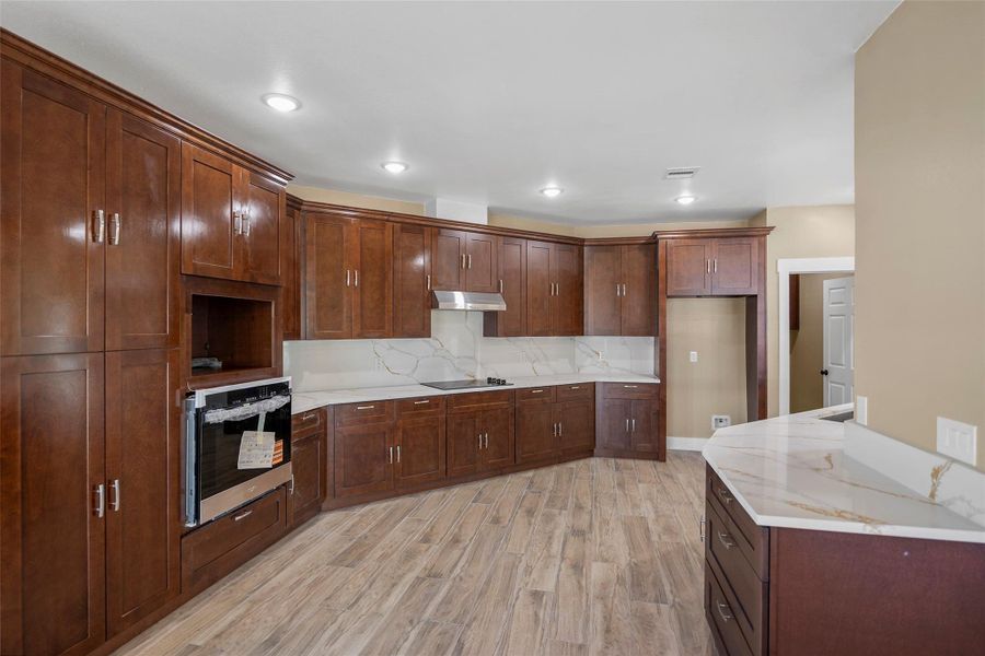 Furnished interior view inside a new home in , Hempstead (Image 9).