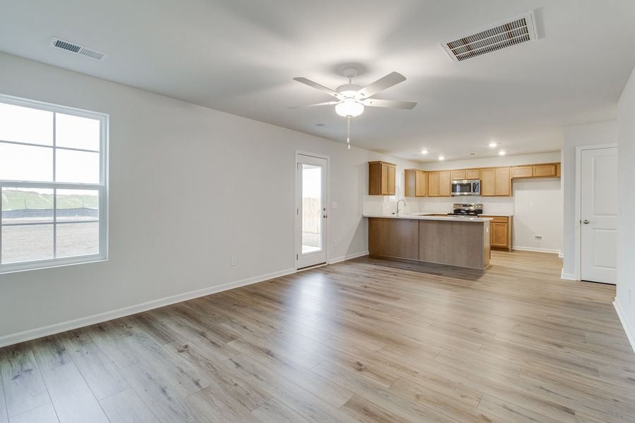 Spacious, unfurnished interior of a new home in Winston Point, Gilbert (Image 18).
