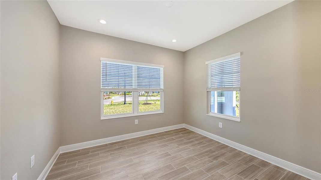 Spacious, unfurnished interior of a new home in , Venice (Image 30).