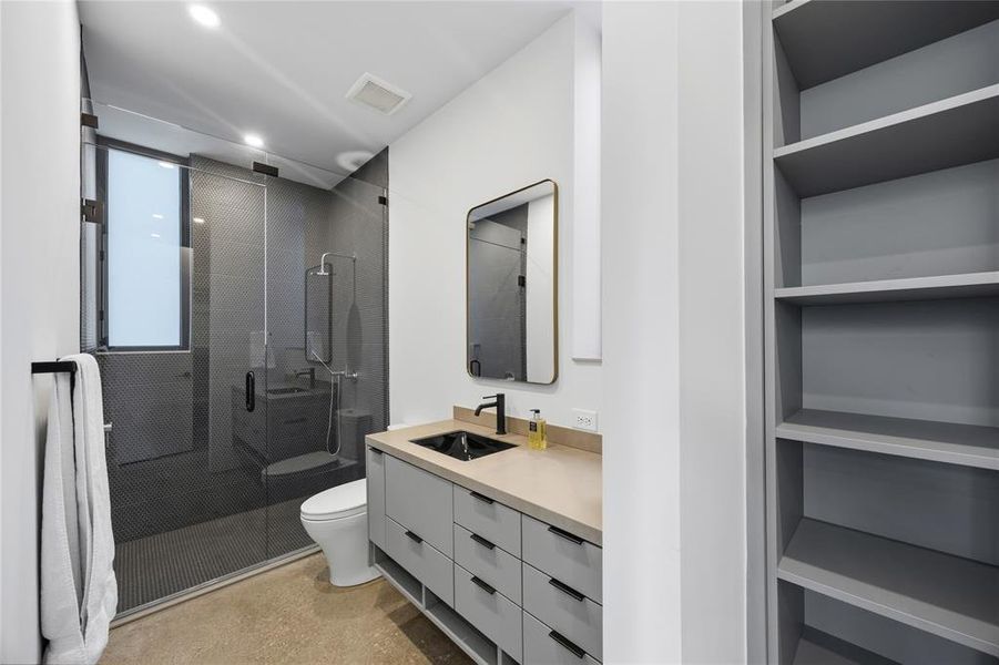 Furnished interior view inside a new home in , Dallas (Image 31).