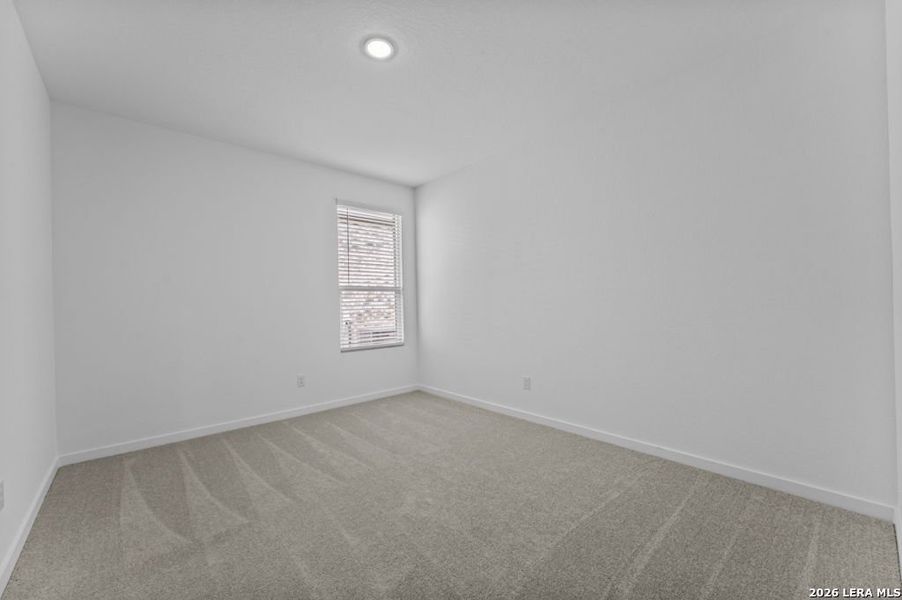 Spacious, unfurnished interior of a new home in Sky Ranch, New Braunfels (Image 18).