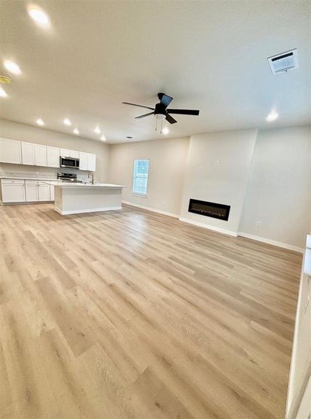 Furnished interior view inside a new home in , Denison (Image 7).