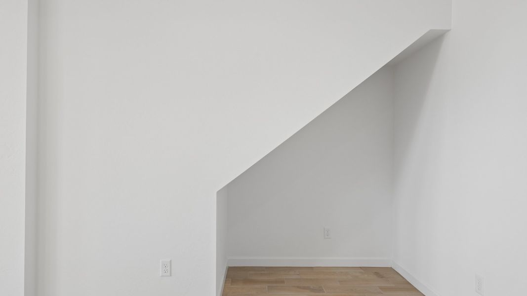 Spacious, unfurnished interior of a new home in The Buttes at Mystic, Peoria (Image 25).