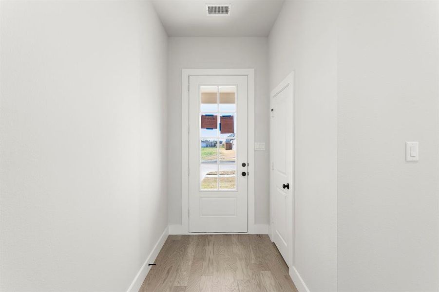 03. 2352 Bell - Entry