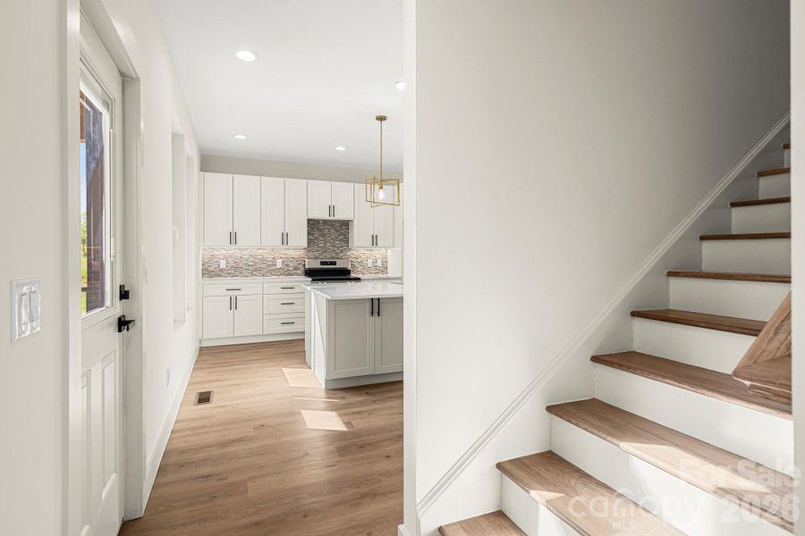 Spacious, unfurnished interior of a new home in , Alexander (Image 23).
