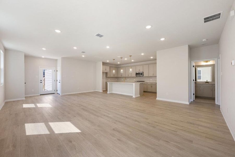 Spacious, unfurnished interior of a new home in Lariat, Liberty Hill (Image 23).