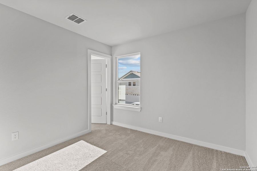 Spacious, unfurnished interior of a new home in Senna, Leon Valley (Image 19).