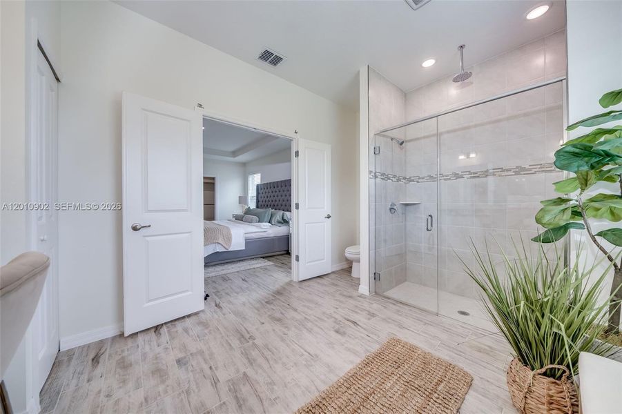 Furnished interior view inside a new home in , Port St. Lucie (Image 29).