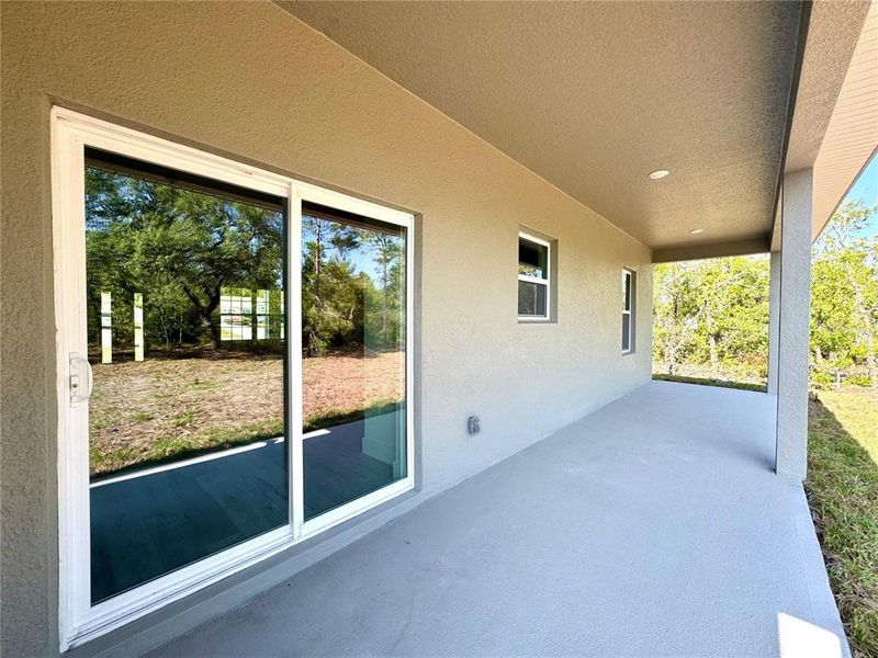 Spacious, unfurnished interior of a new home in , Citrus Springs (Image 13).