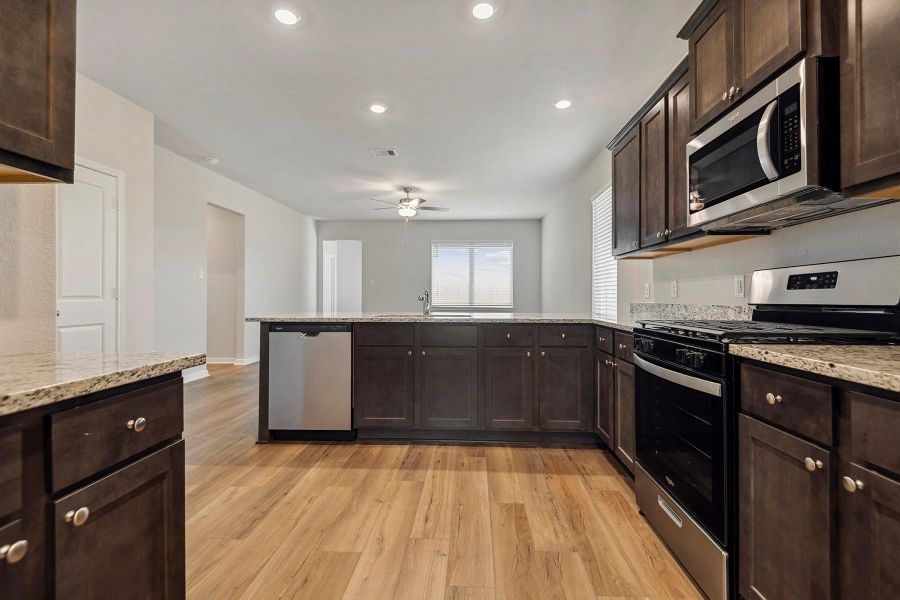 Furnished interior view inside a new home in Freeman Ranch, Katy (Image 8).