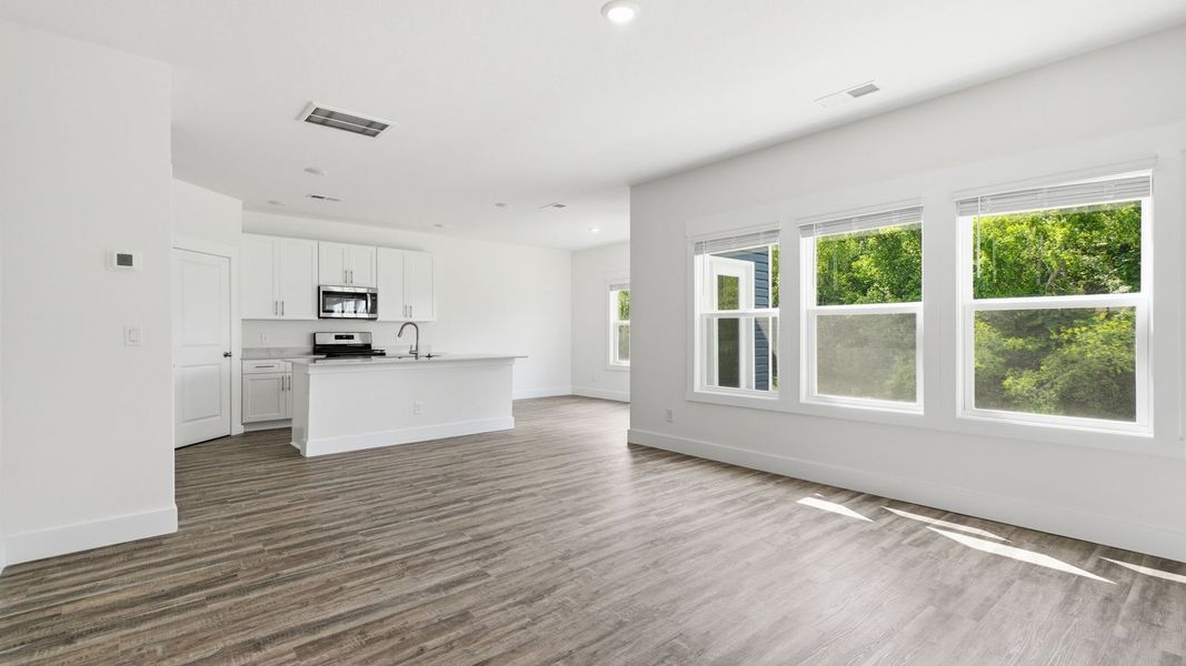 Spacious, unfurnished interior of a new home in Fieldcrest Acres, Blountville (Image 13).