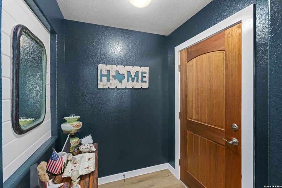 Furnished interior view inside a new home in , Bandera (Image 35).