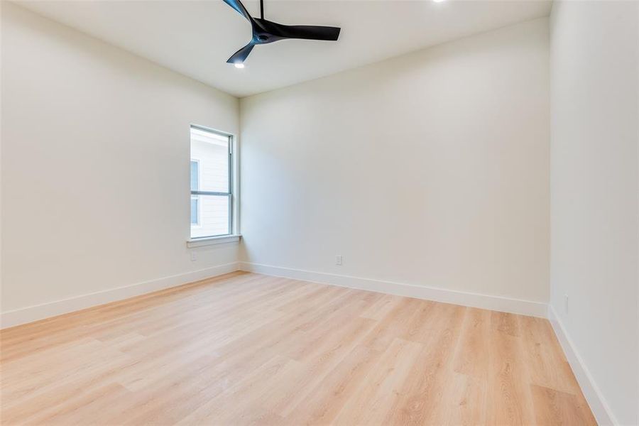 Unfurnished room featuring a ceiling fan, light wood finished floors, and recessed lighting