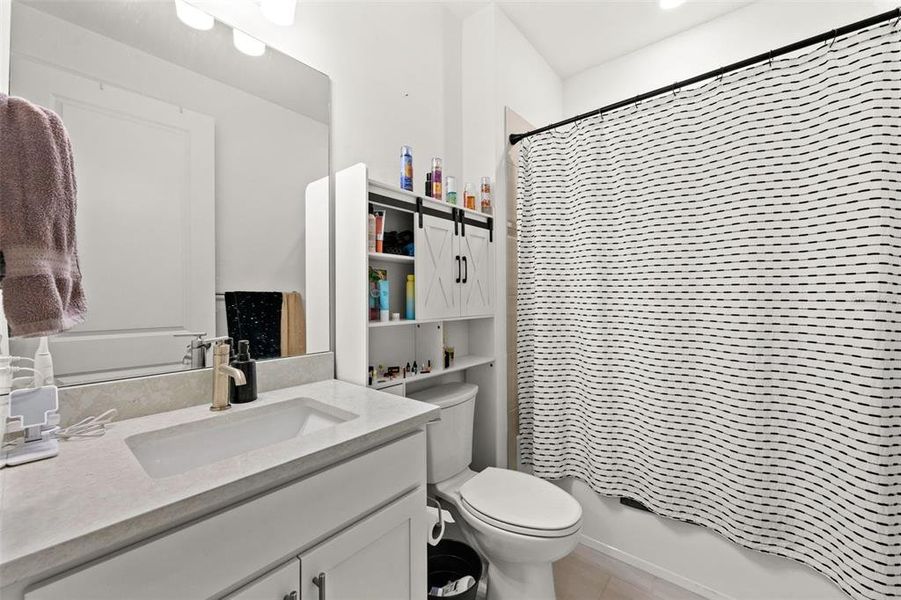 Furnished interior view inside a new home in , Alva (Image 40).