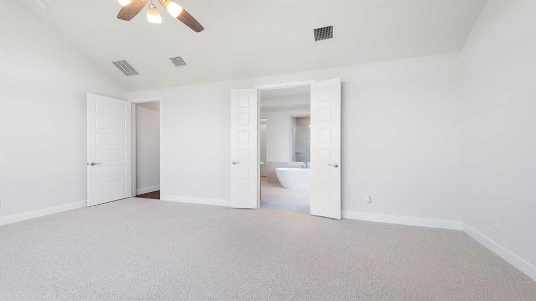 Spacious, unfurnished interior of a new home in Myrtle Creek 71', Waxahachie (Image 18). Spacious, unfurnished interior of a new home in Myrtle Creek 71', Waxahachie (Image 18).