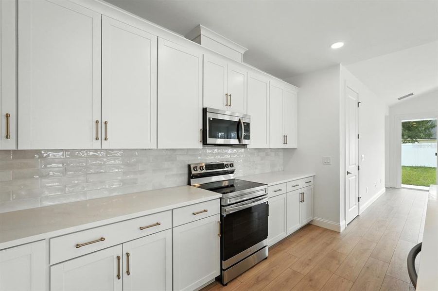 Furnished interior view inside a new home in Palm Coast Homes, Palm Coast (Image 6).