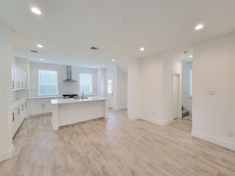 Spacious, unfurnished interior of a new home in , Houston (Image 20).